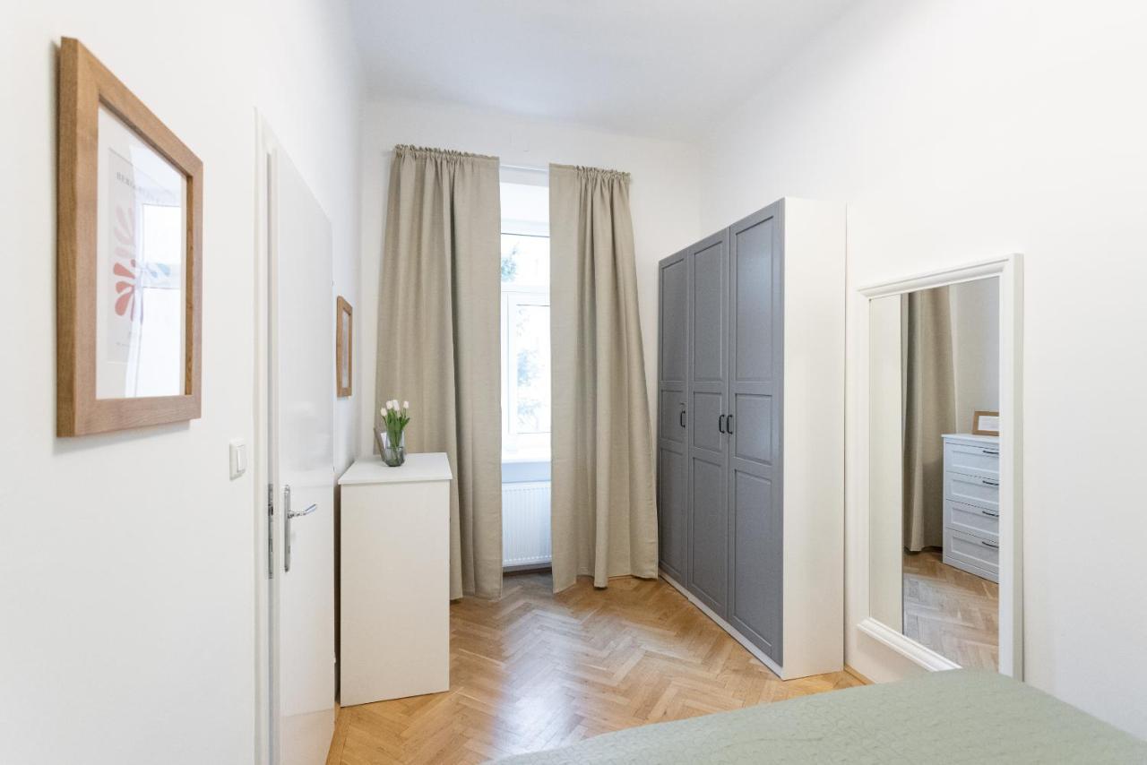 Apartment With Balcony - Trendy Neighborhood Vienna Exterior photo